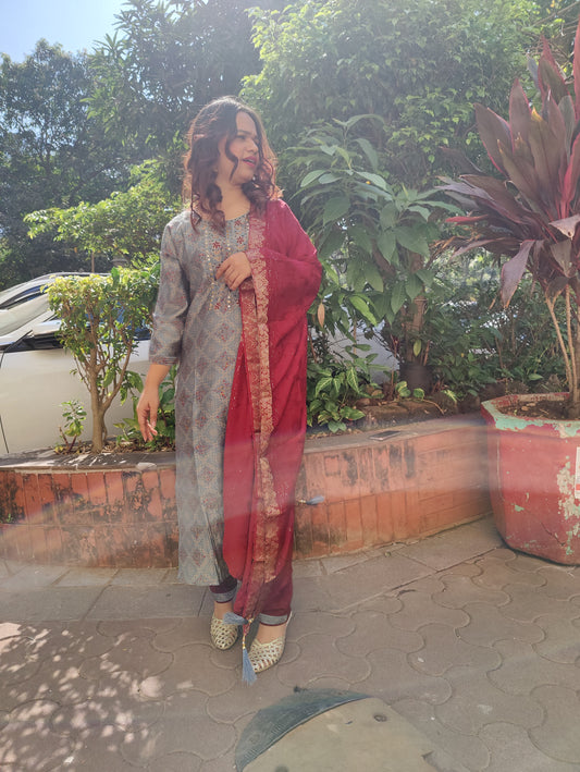 This elegant Bandhani Printed Muslin Suit Set is sure to turn heads when you flaunt your beauty in it. Absolutely affordable styles to suit your personality. Explore our range of Indian outfits to change your style game.